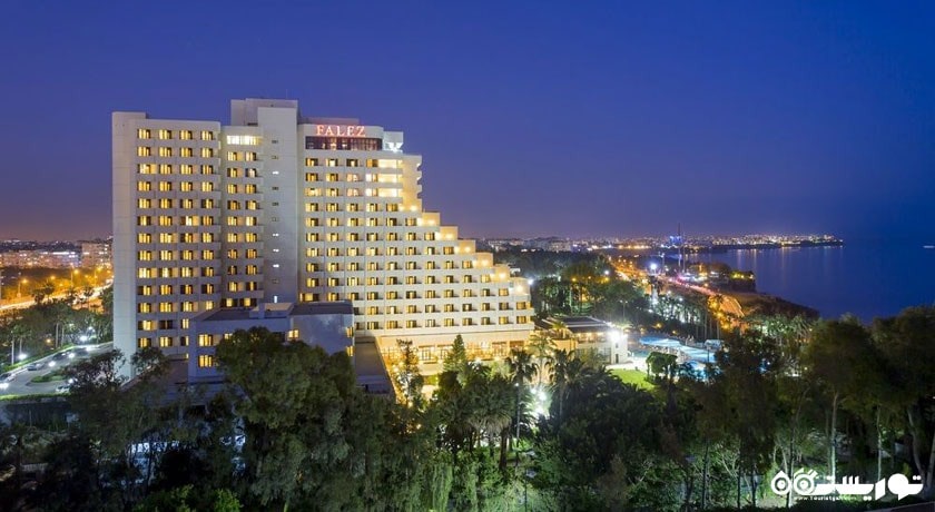 نمای شب هتل اوزکایماک فالز